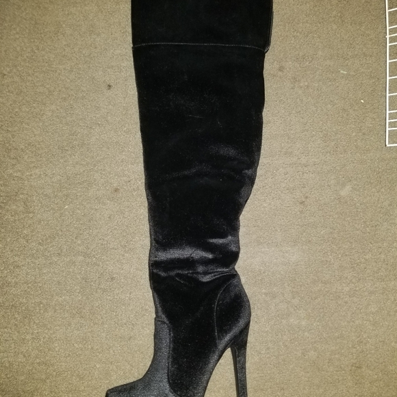 Black thigh high boots - Picture 6 of 8